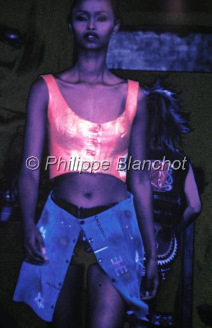 mode 34.JPG - Défilé Katoucha 1996Buddha bar, Paris, France